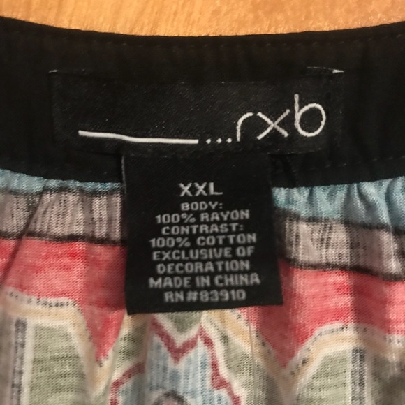 Sleeveless top *NWT* - Picture 3 of 3